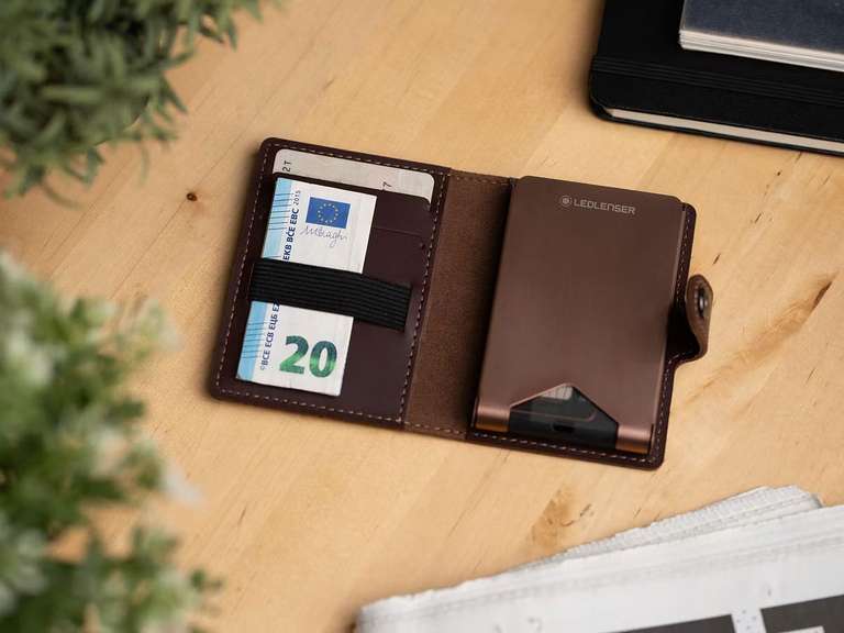 Ledlenser Lite Wallet Plus = leren portemonnee + power bank + zaklamp ineen