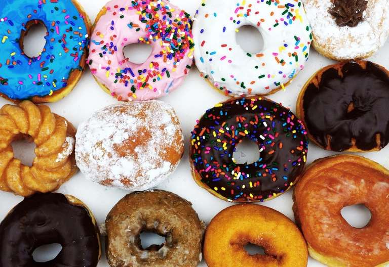 Wereld Donut Dag: 2 juni. Bij aankoop van 3 donuts, ontvang je 3 donuts gratis!