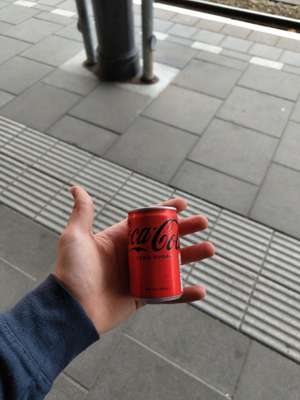 Lokaal Nijmegen station gratis coca cola