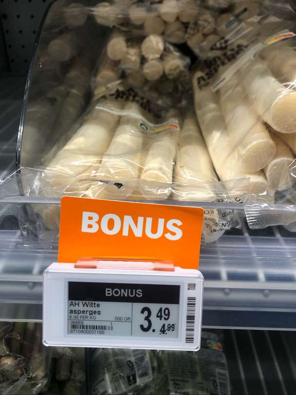 AH: 500 gram witte asperges €3,49 (of €0,49*)
