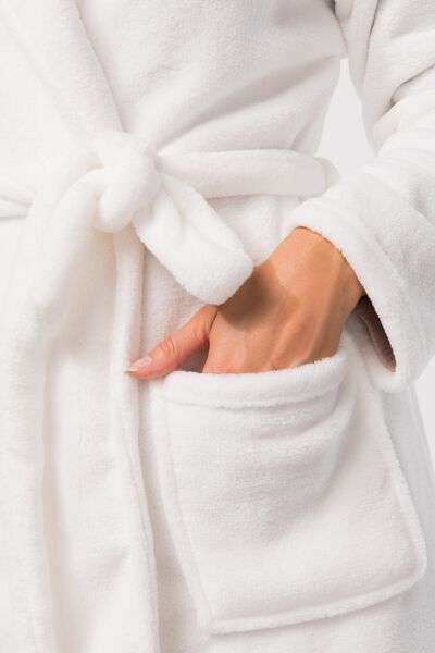 Dames badjas kort fleece wit of taupe voor €12 (was €22,50) @ HEMA