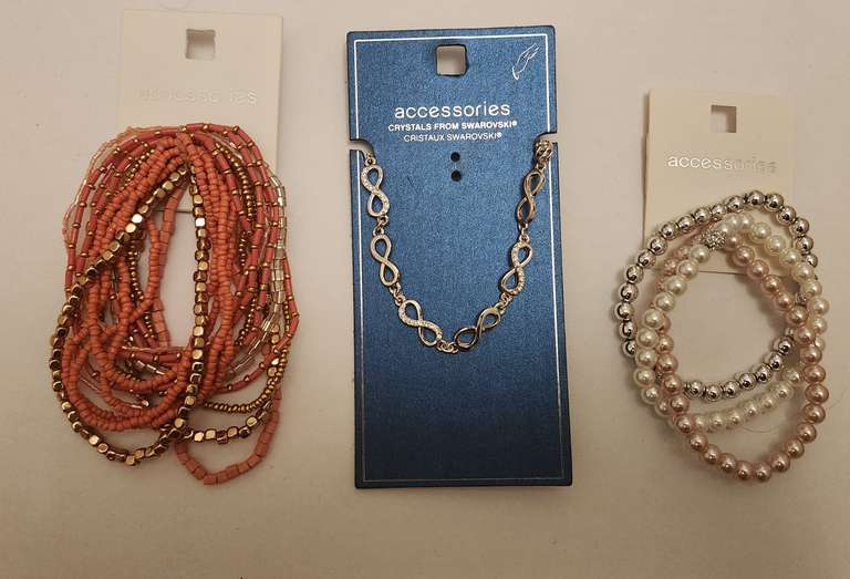 Accessoires: ketting, ring, oorbellen, armbanden