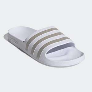 adidas Adilette Aqua slippers voor €11,50 @ Amazon NL