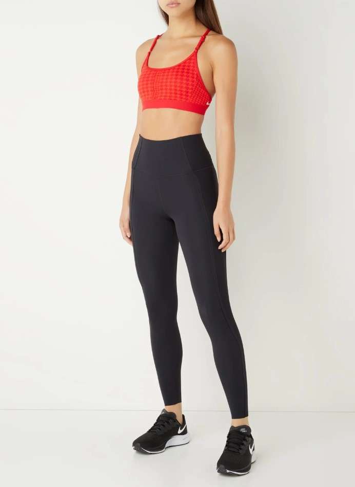 Vrouwen: 50%-80% korting op diverse sportkleding Bijenkorf (mannen: 40%) -  Pepper.com