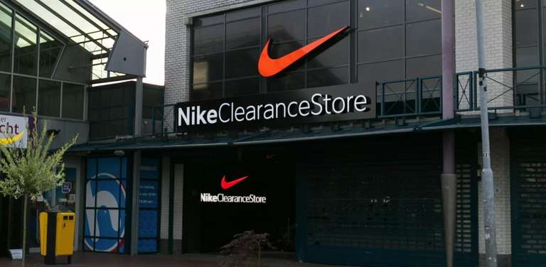 50% op alle kleding in Nike Clearance Store (outlet) Utrecht Overvecht