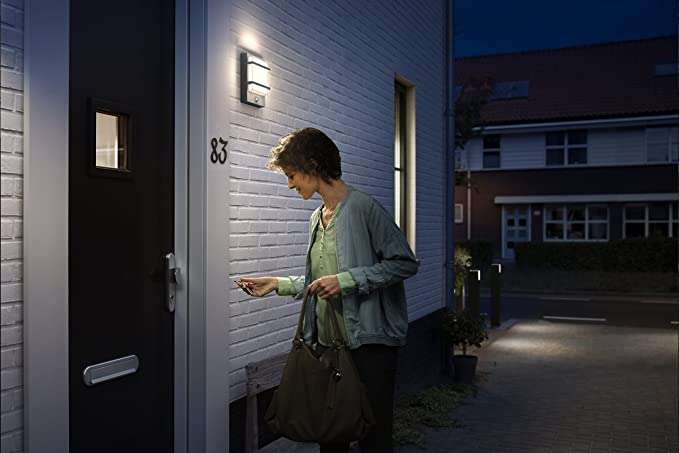 Philips buitenlamp Petronia antraciet met bewegingssensor voor €29,99 @ Amazon.nl