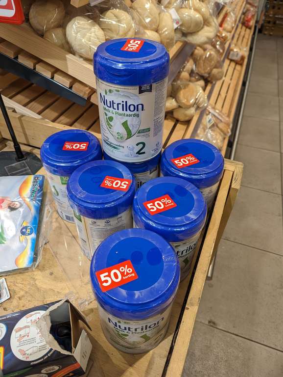 [Lokaal Dekamarkt Bussum] Nutrilon Melk & Plantaardig 2 met 50% korting sticker