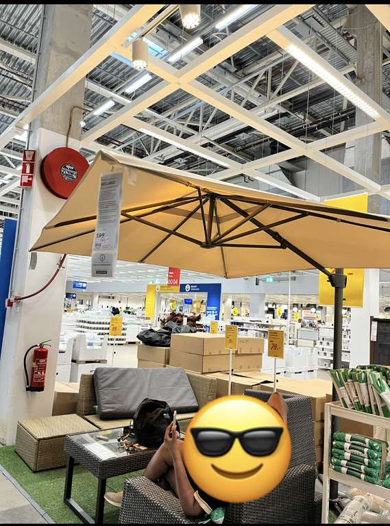 Seglarö Parasol bij Ikea